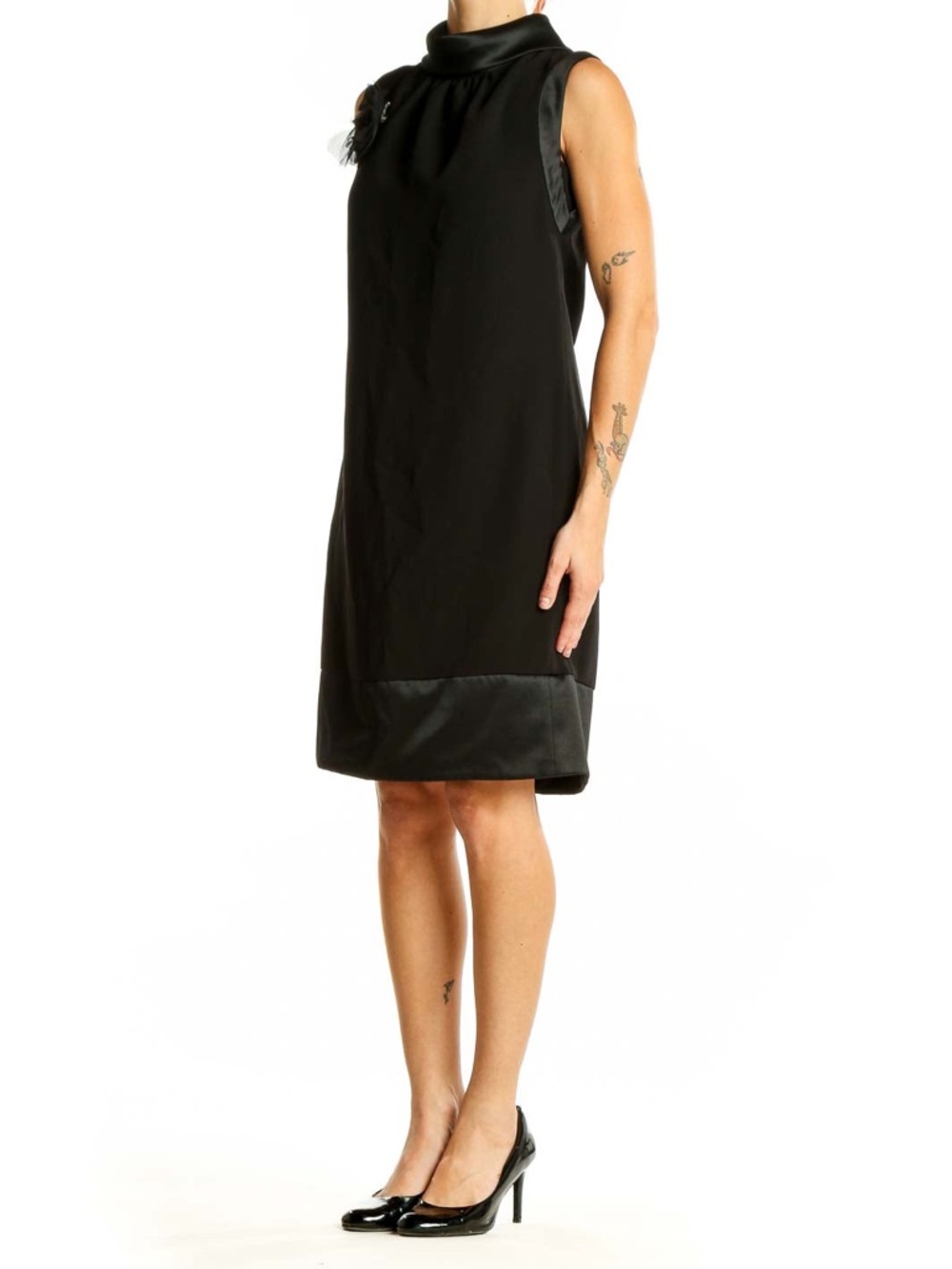 SIMPLY VERA VERA WANG
Black Sleeveless Mock Neck Shift Dress